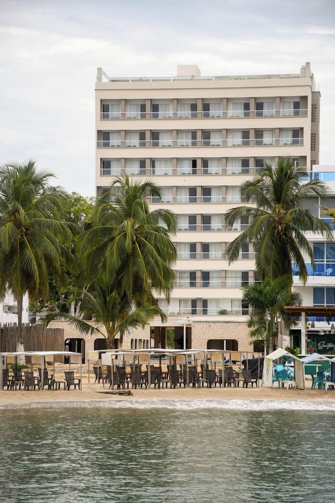 Ciela Hotel & Beach Club 4/22