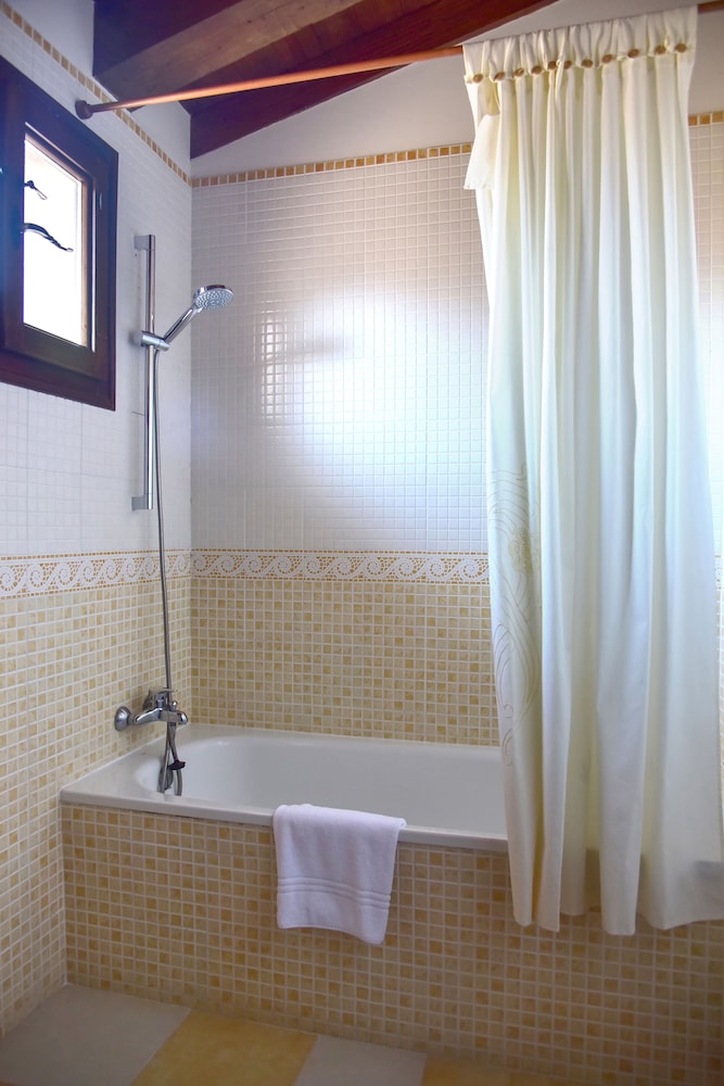 غرفة ثلاثية بسرير كوين وسرير فردي، PALACIO REJADORADA 5/5
