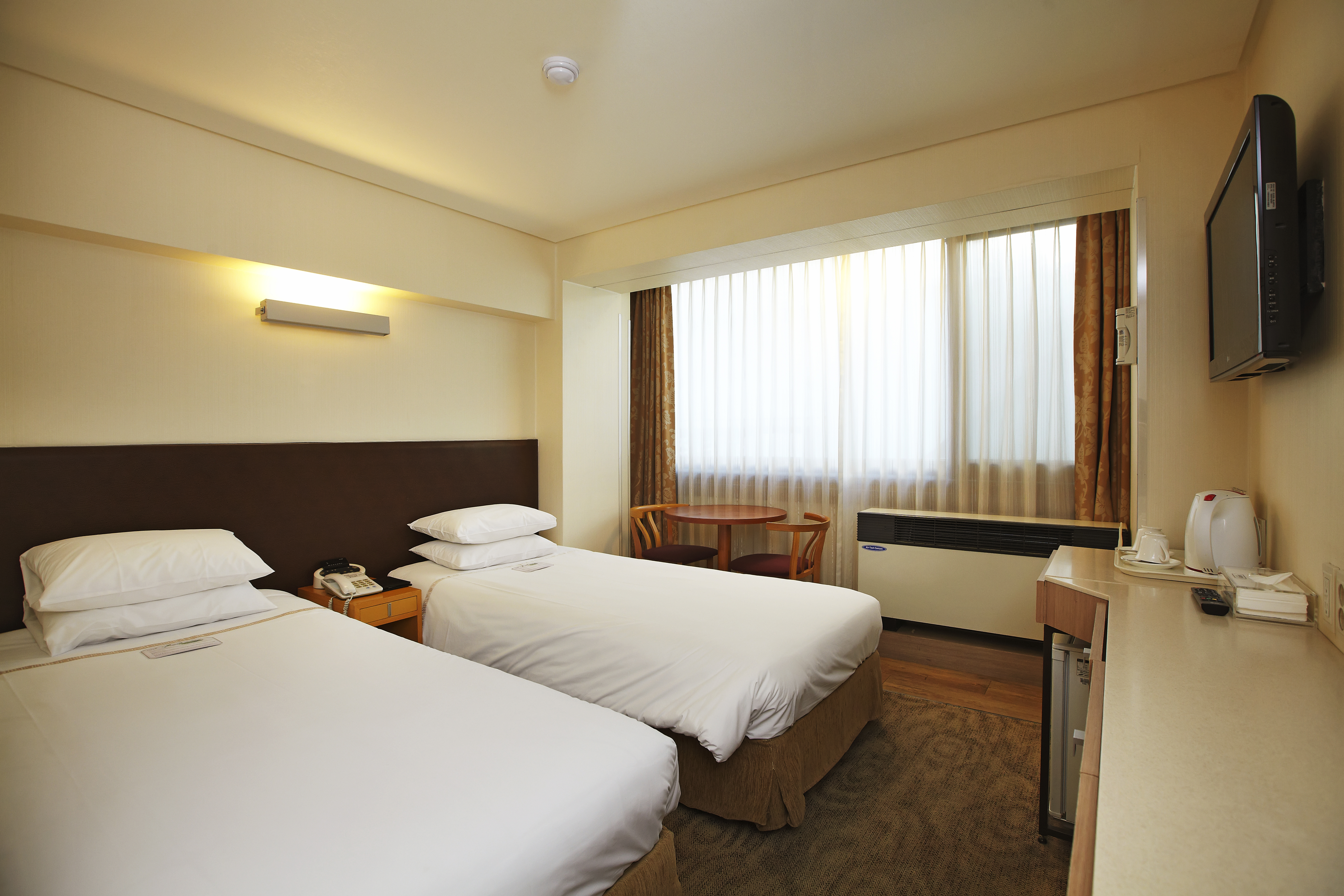 Economy, Twin Beds