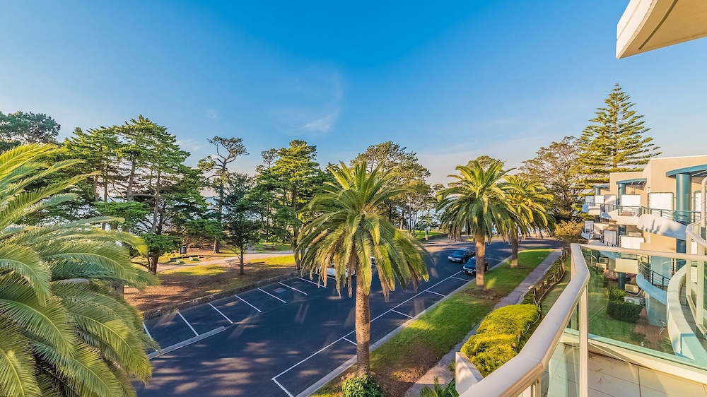 The Waves Serviced Apartments 47/52