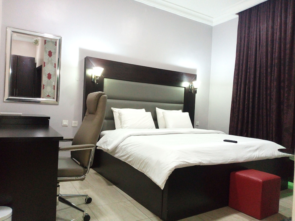 Somerset Suites 13/23