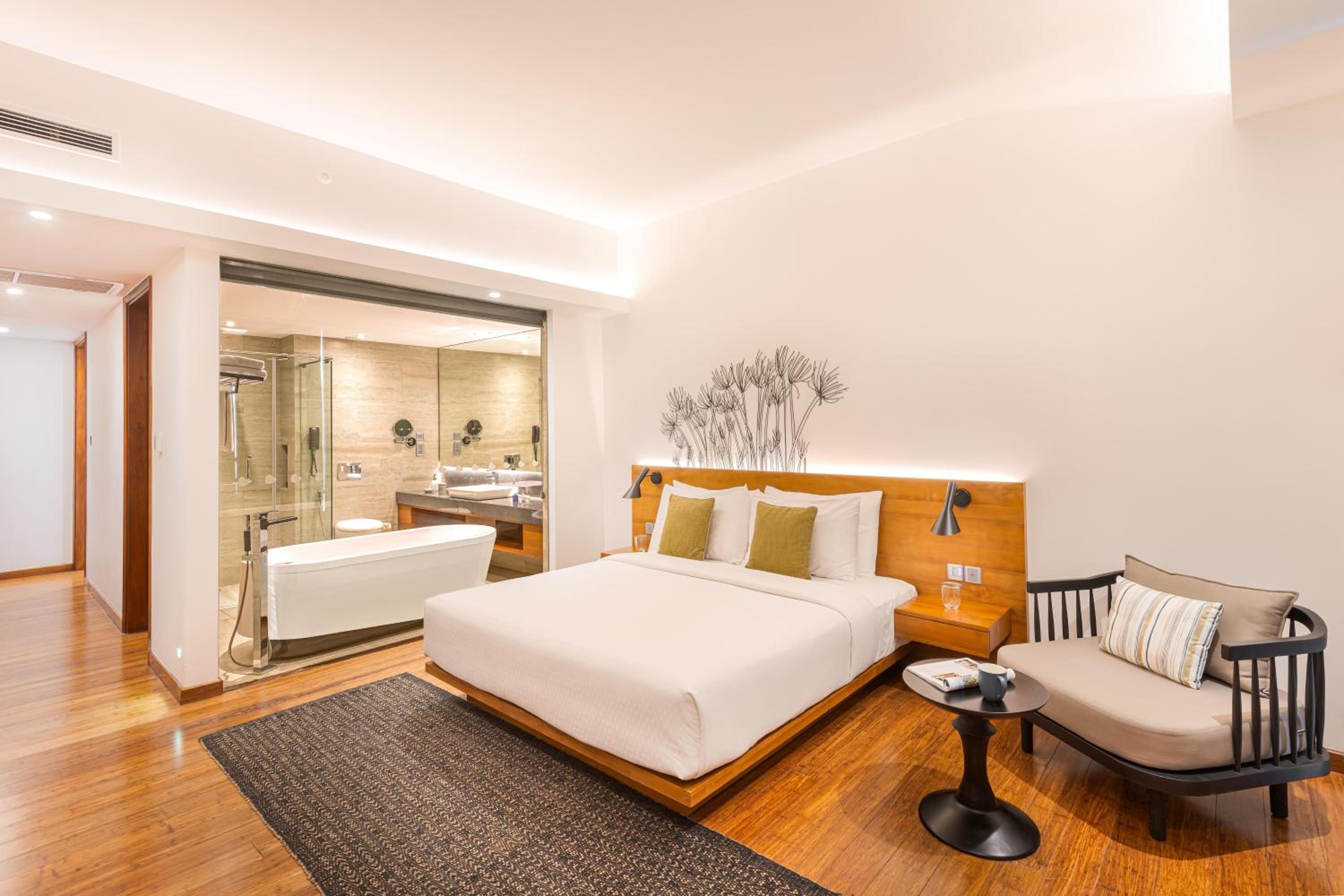 Studio, King Bed
