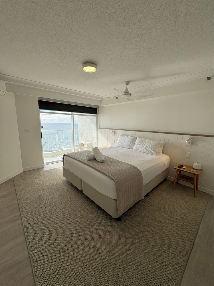 Burleigh Surf Apartments 21/77