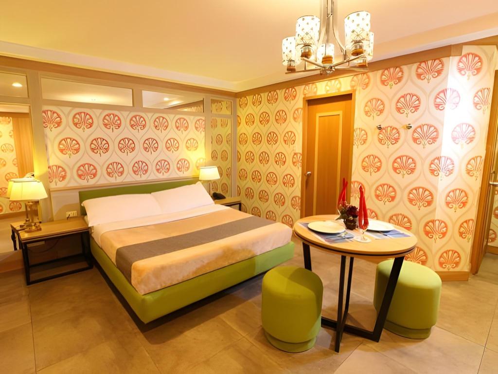 Victoria Court Suites 6/49