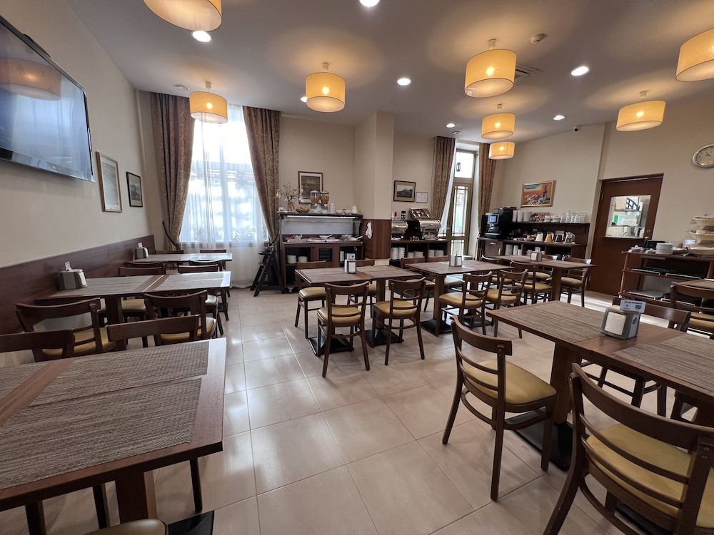 Memel Hotel 48/66
