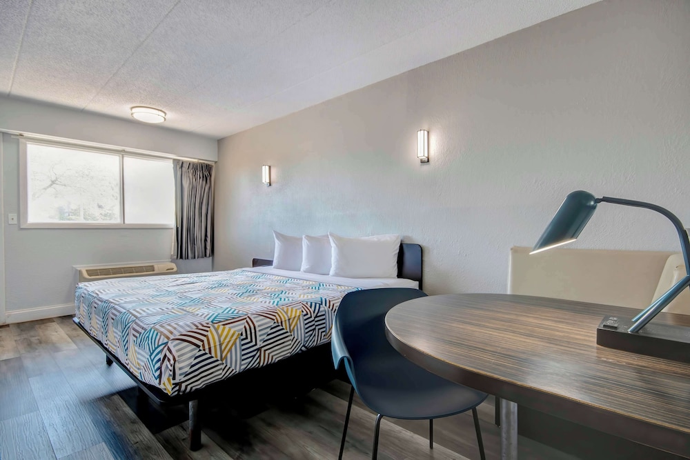Motel6 Columbus, OH - OSU North 35/43