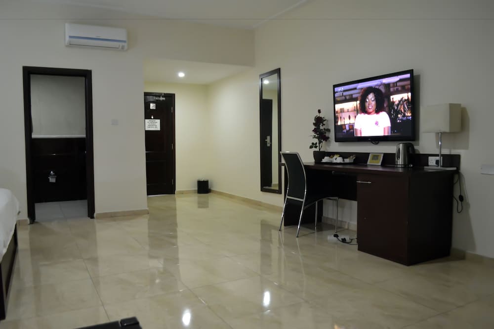 De Santos Hotel 6/39