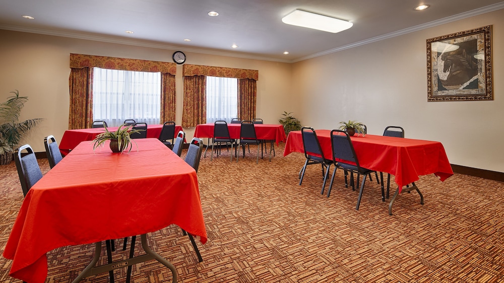 Best Western Club House Inn & Suites 33/34