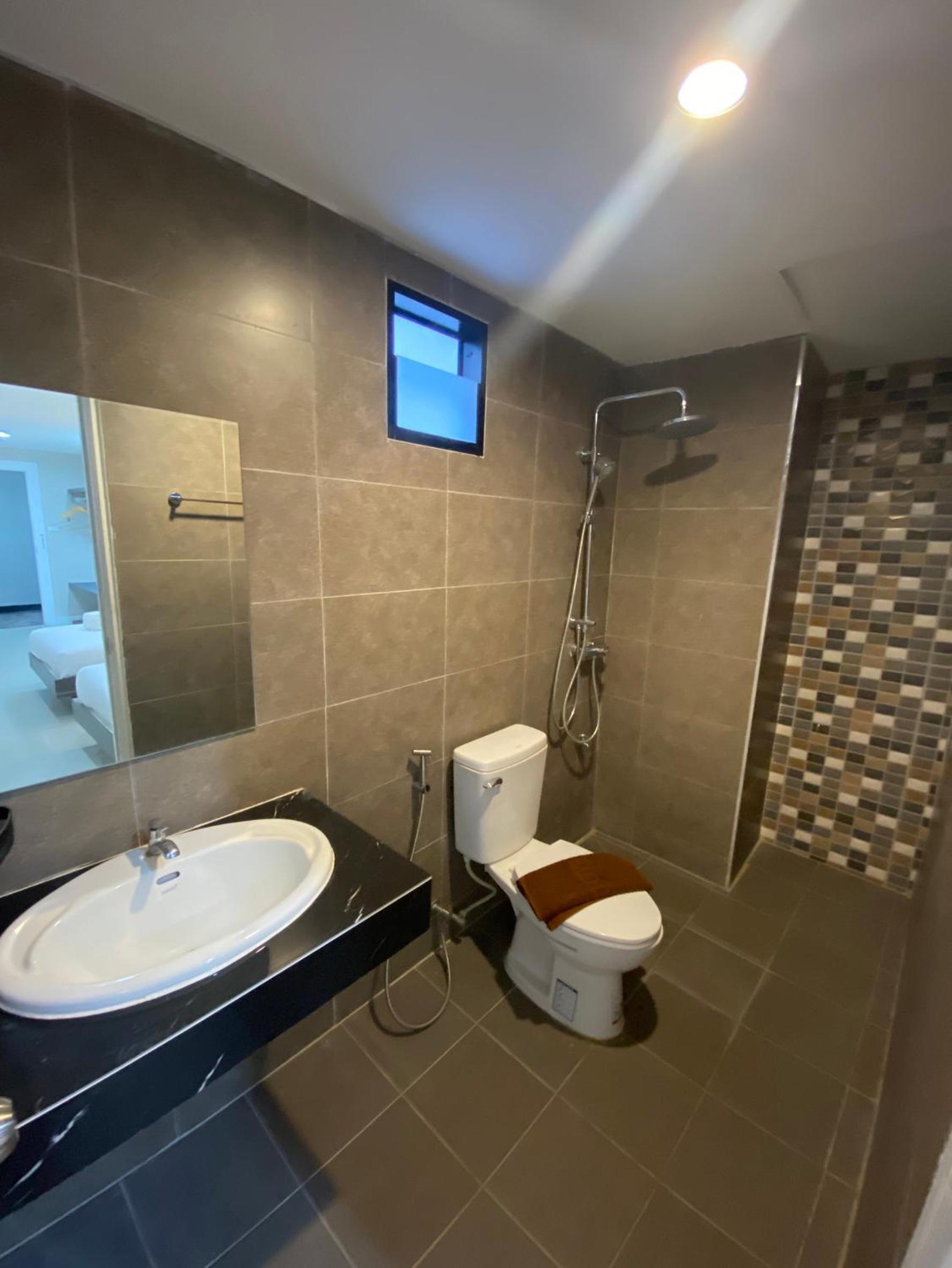 We Resident Hotel 27/33