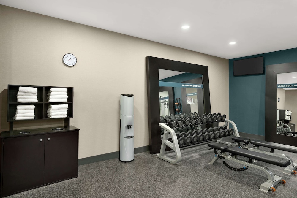 Hampton Inn Suites Exeter 34/52