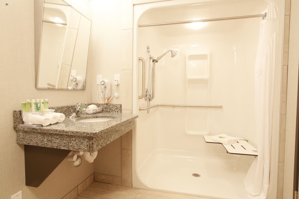 Holiday Inn Express Fort St John 30/70