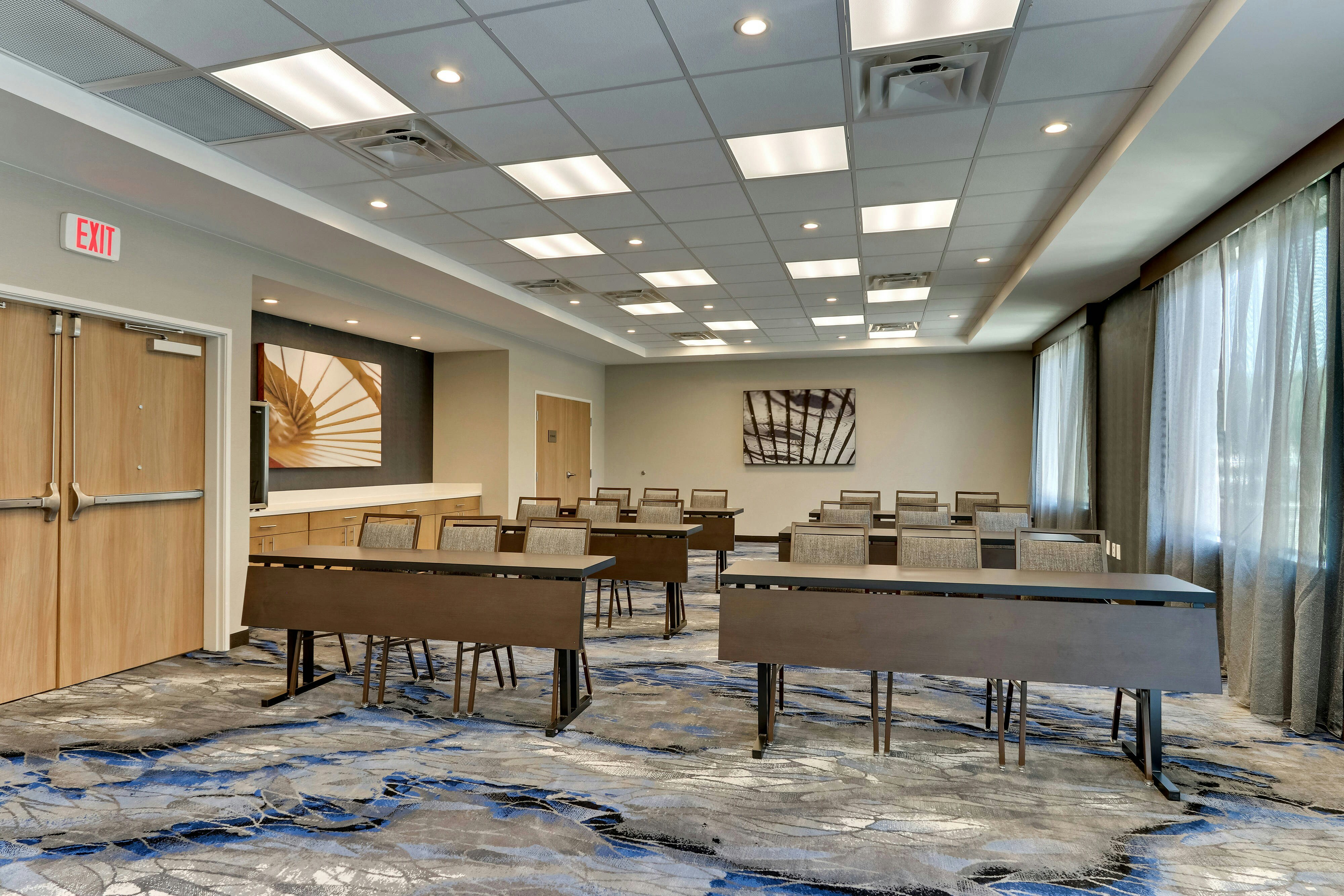Fairfield Inn & Suites by Marriott Dallas Love Field 14/17