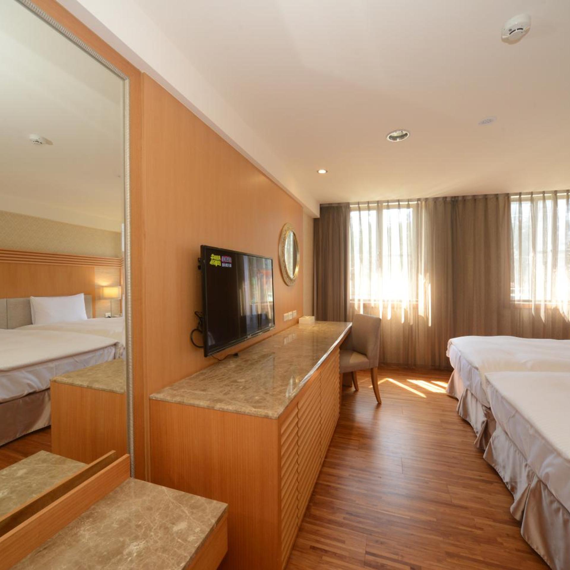 Apollo Hotel 28/83