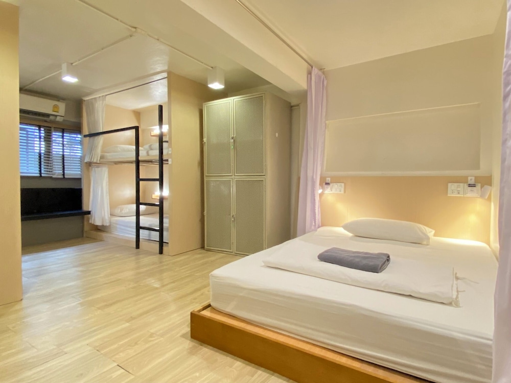 Female Dorm, Female Only, 5 Beds