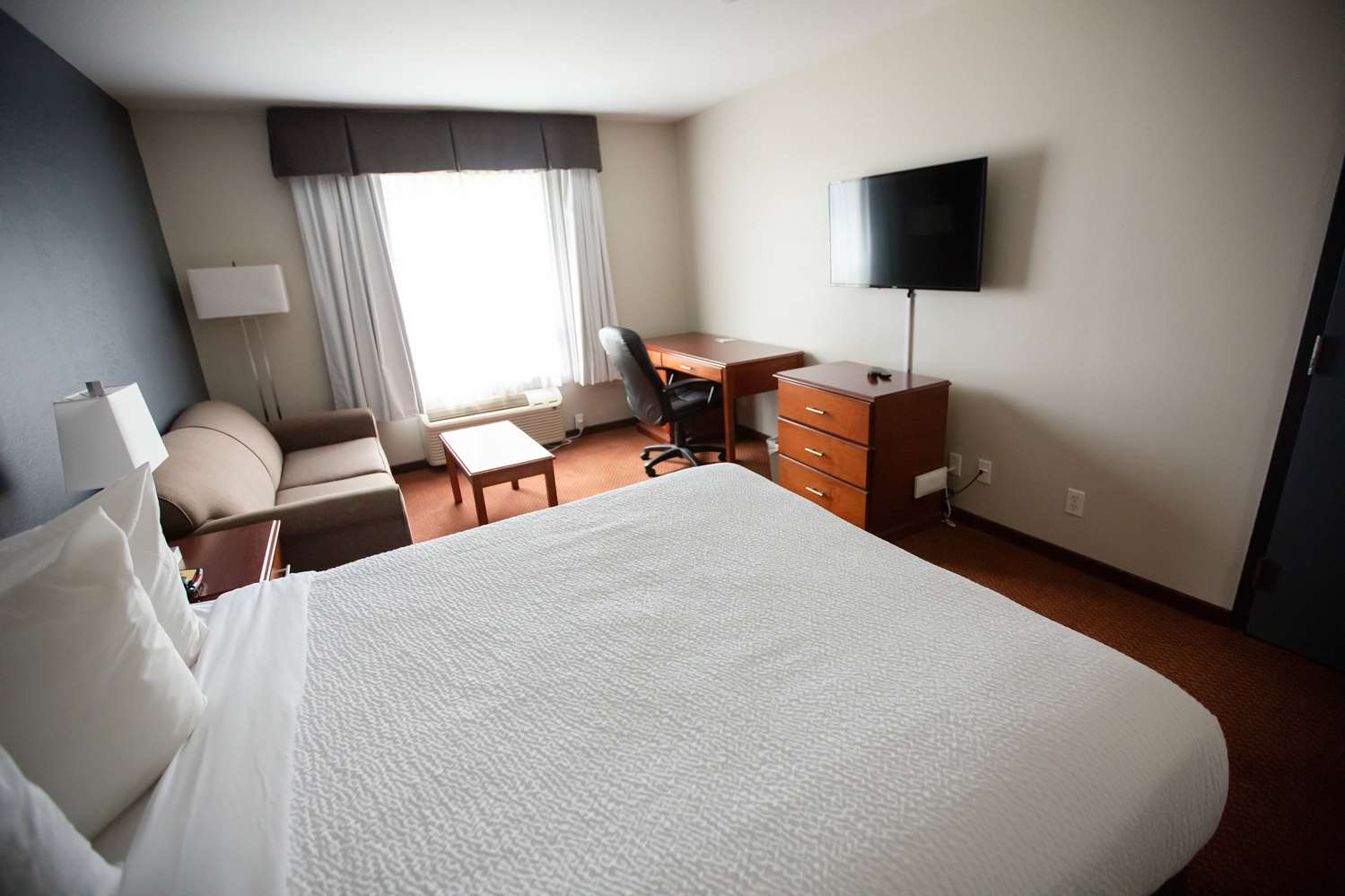 Super 8 by Wyndham Whitecourt 9/30