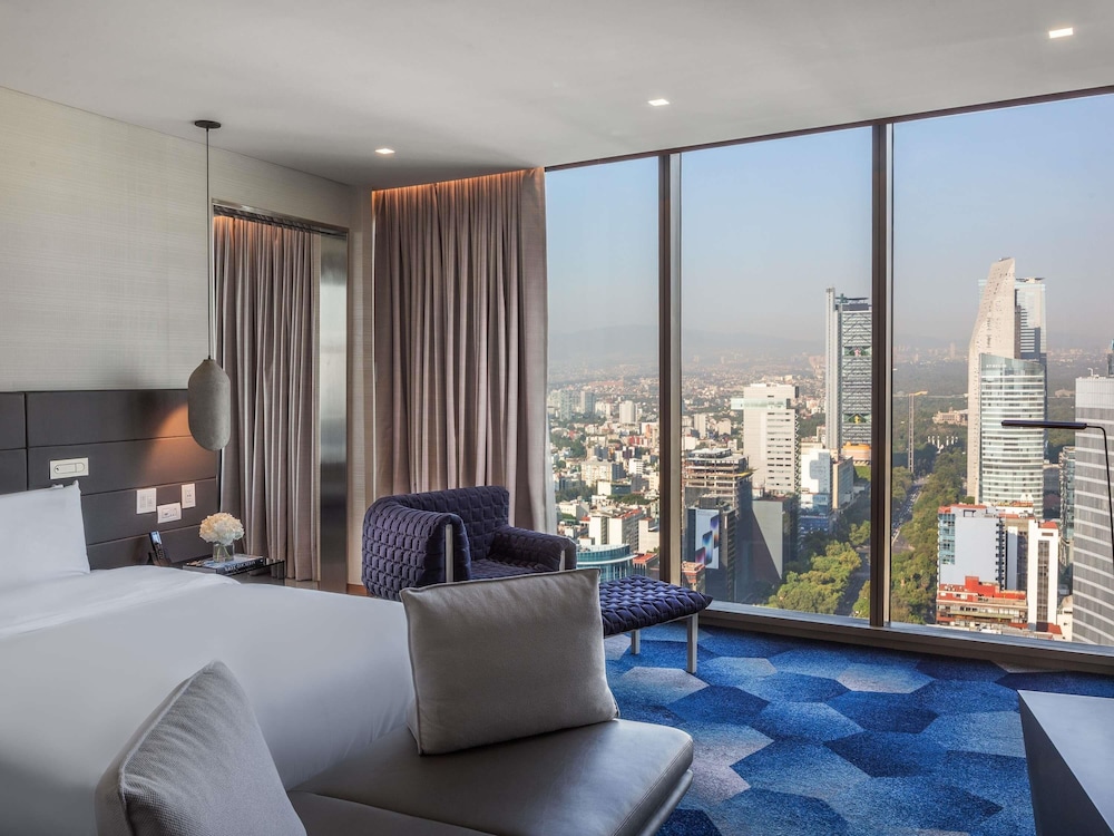 Opera, Suite, King Bed, Club Lounge Access