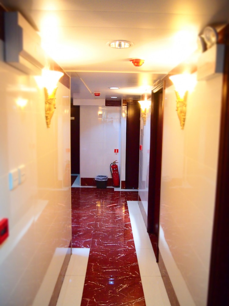 Woodstock Hostel 3/52