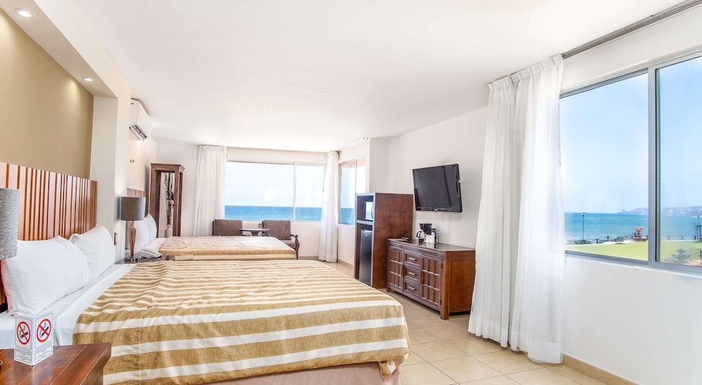 Room, 2 Queen Beds, Ocean Front