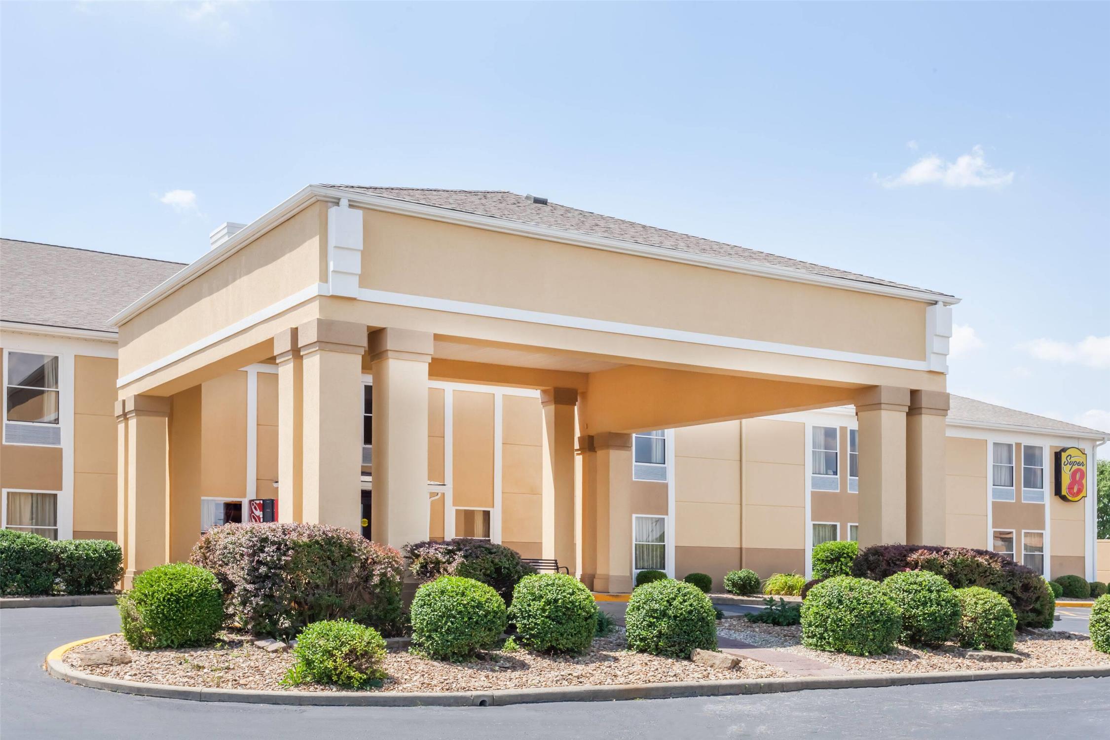 Super 8 by Wyndham Evansville North 1/12