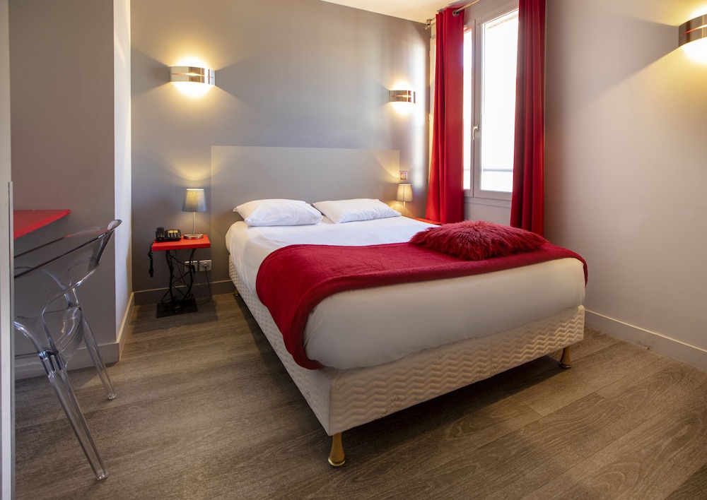 Hotel De Paris 7/69