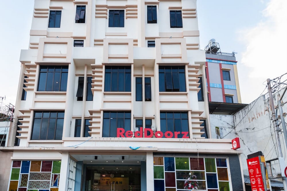 RedDoorz Plus @ Paal 2 Manado (RedDoorz - Elfah Hotel) 1/41