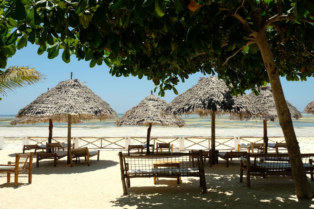 Makuti Beach Bungalows 30/65
