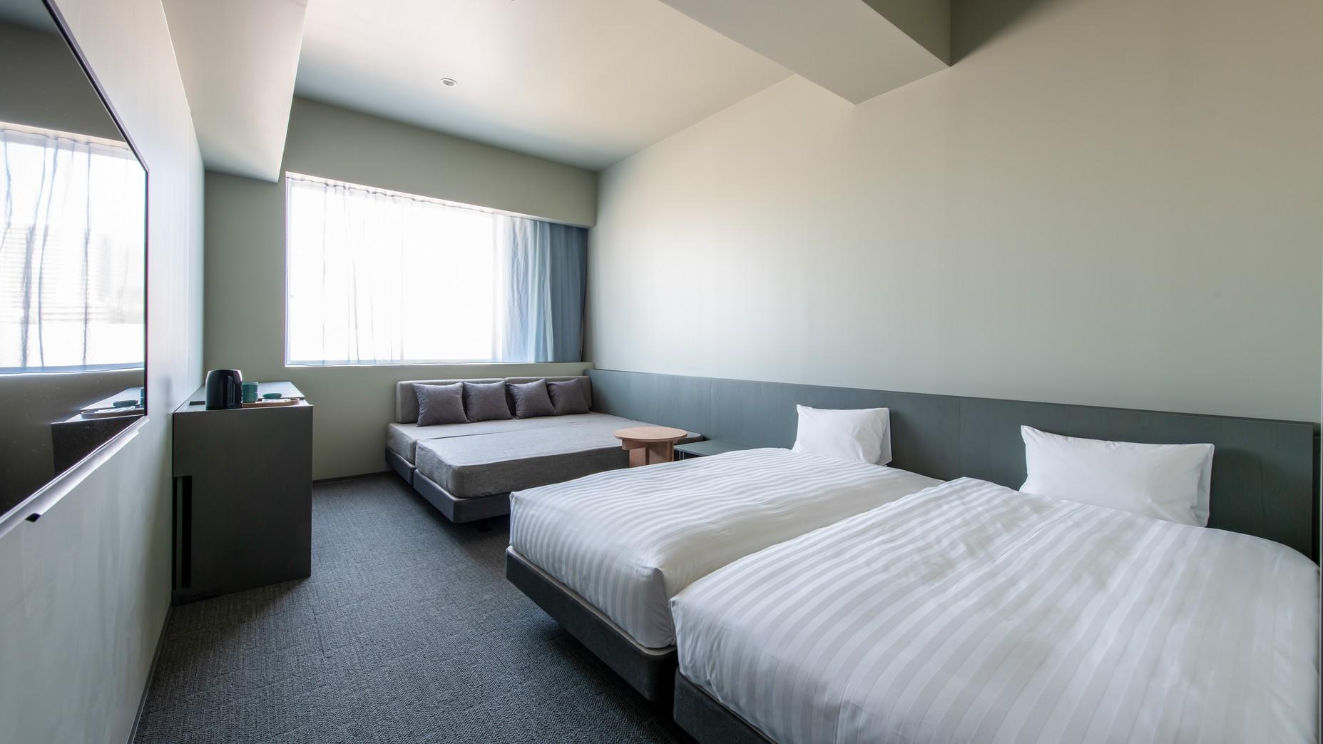 Room, Quadruple