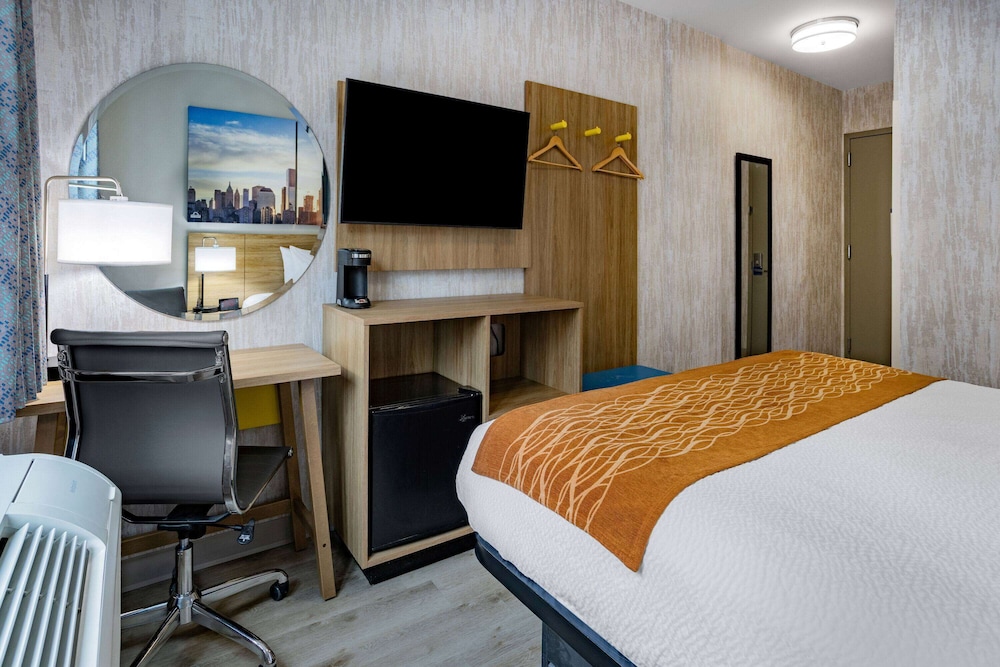 Days Inn by Wyndham Bronx NYC 24/50