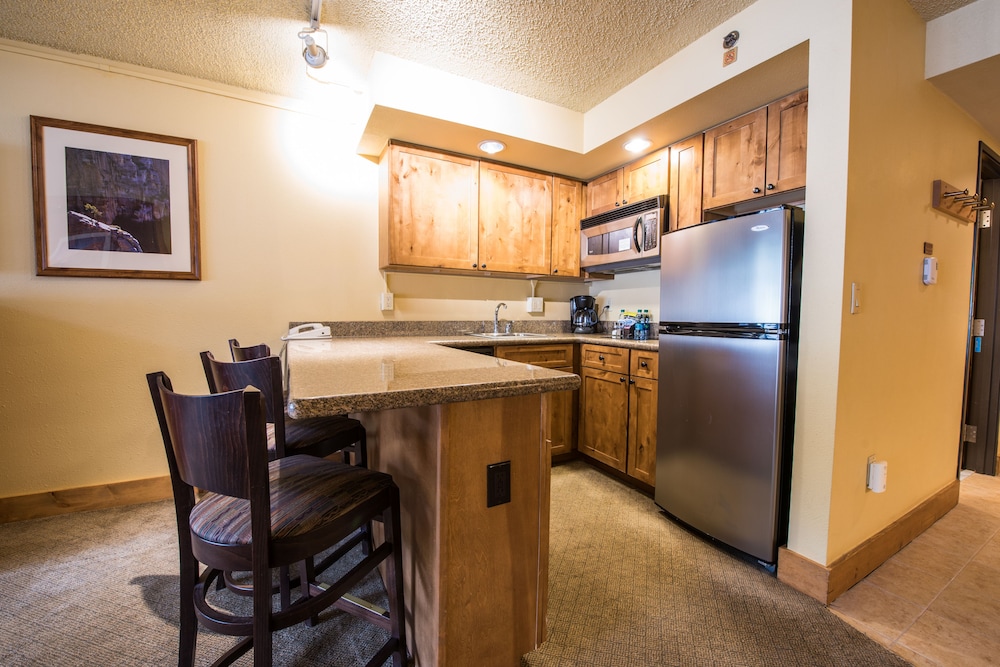 Grand Lodge Crested Butte 30/33