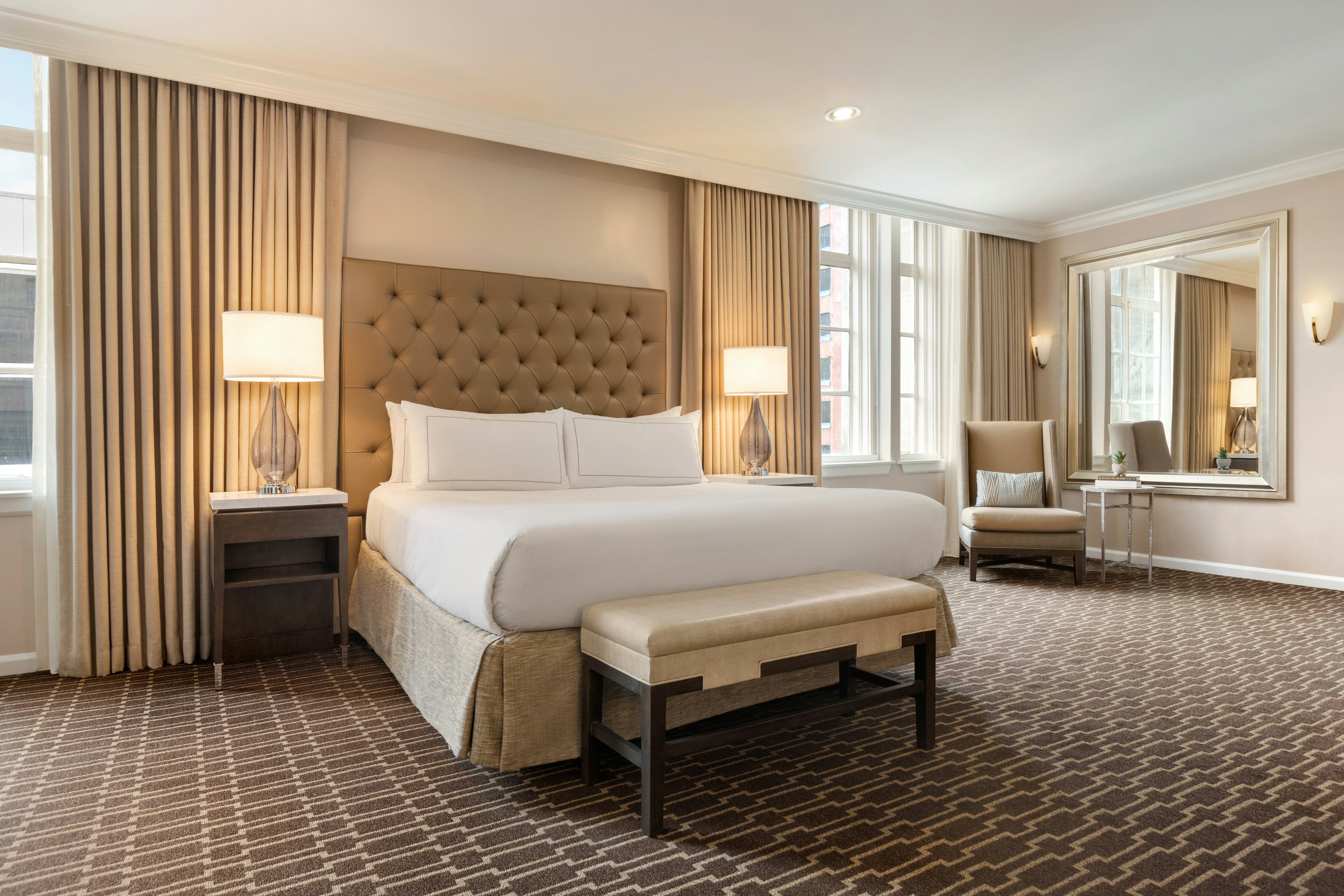 JUNIOR SUITE, KING BED