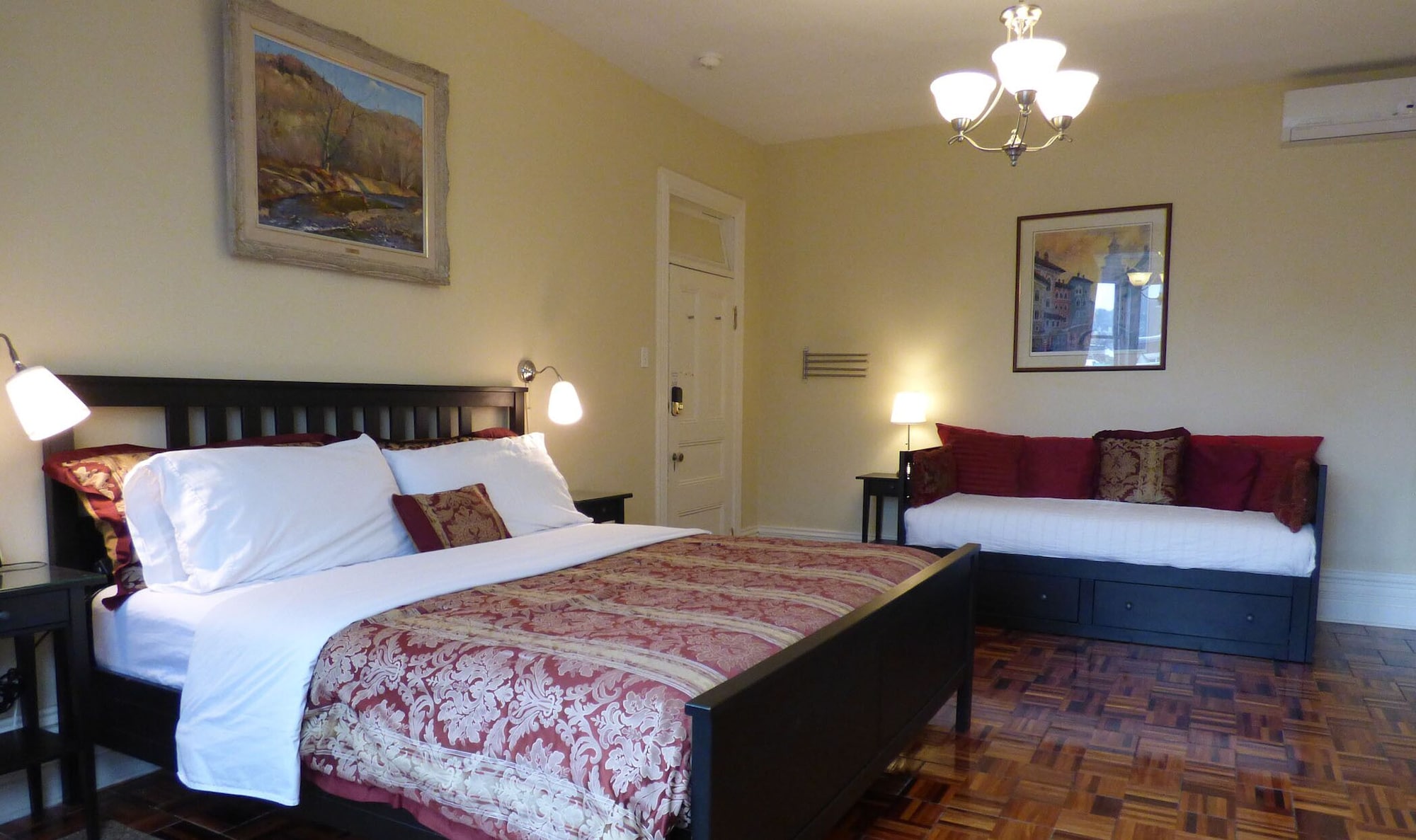 2 BEDROOMS, CLASSIC