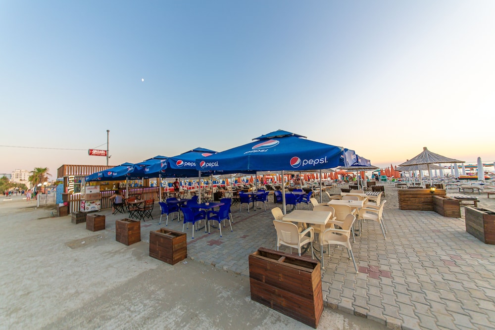 Esal Hotel 38/39