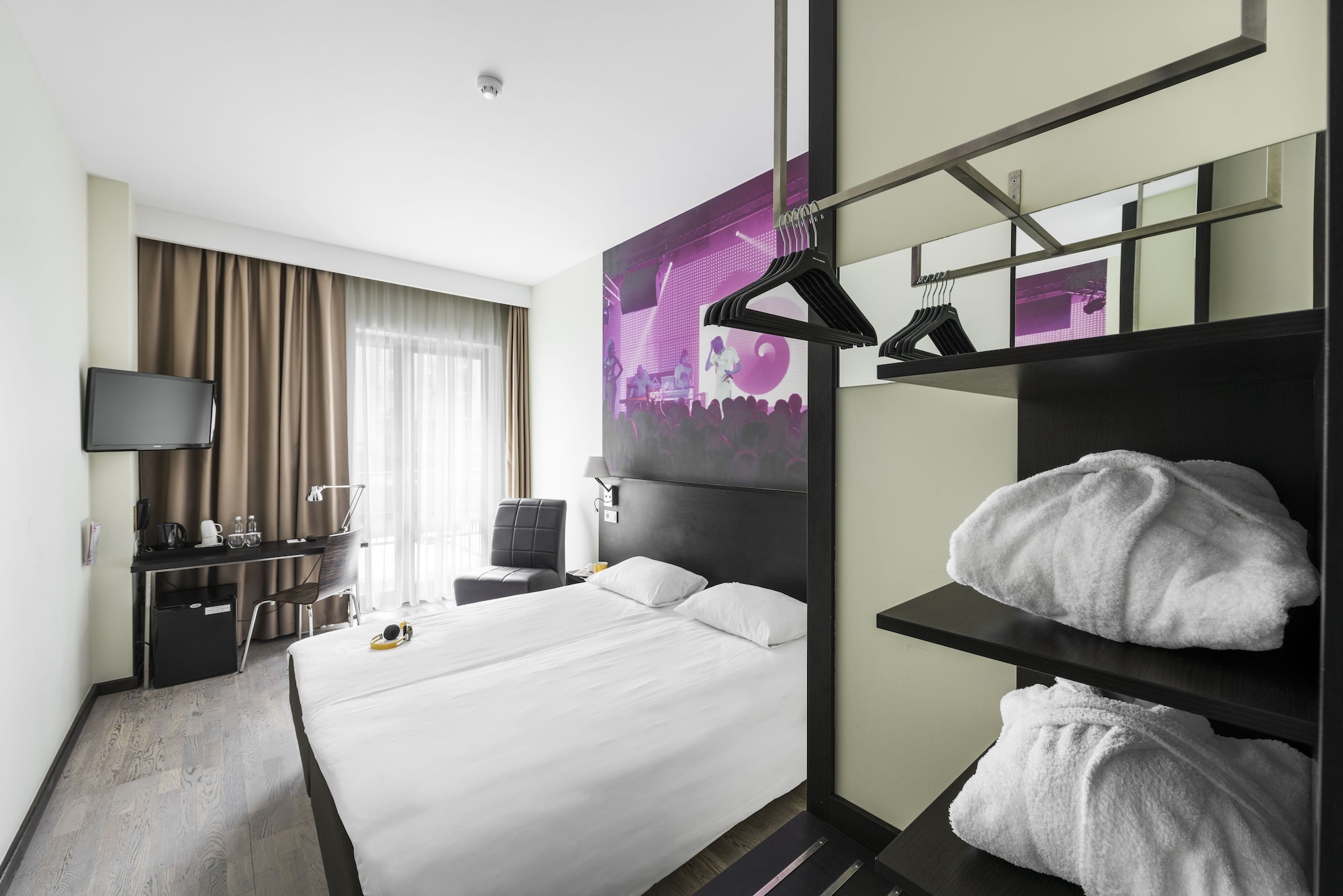 STANDARD, DOUBLE BED
