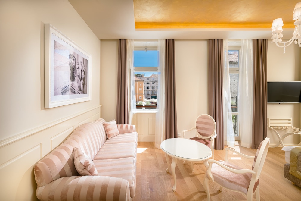 Piazza Heritage Hotel 57/76