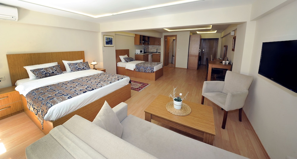 Aiza Suites 26/53