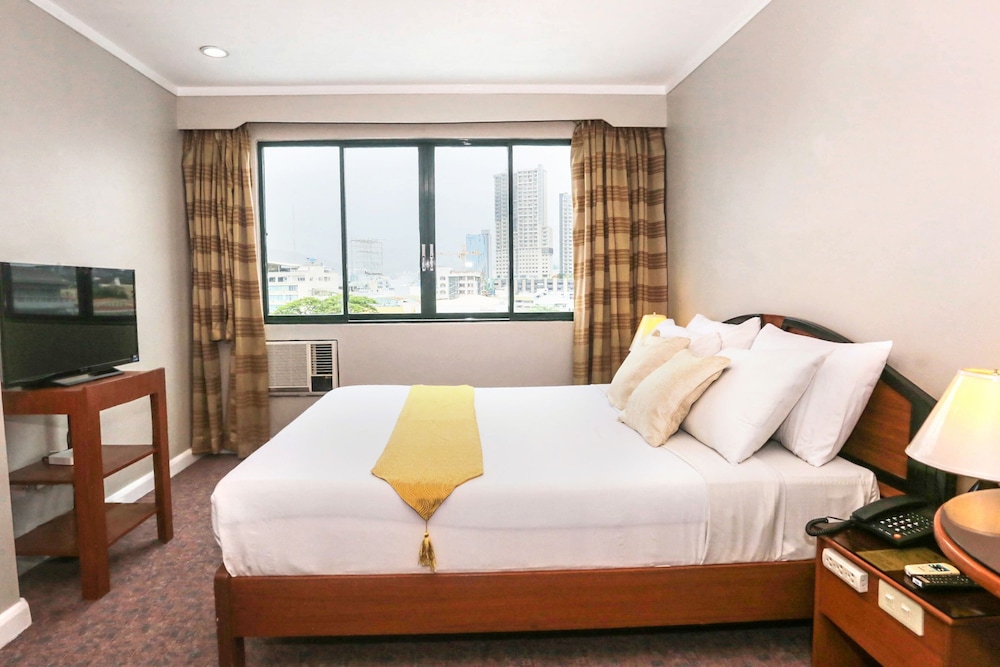 Holiday Plaza Hotel 58/86
