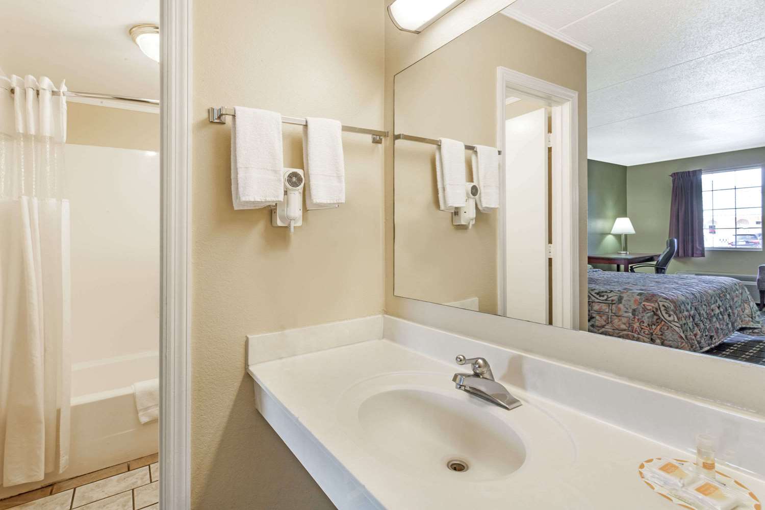 Days Inn by Wyndham Lenoir City 9/11