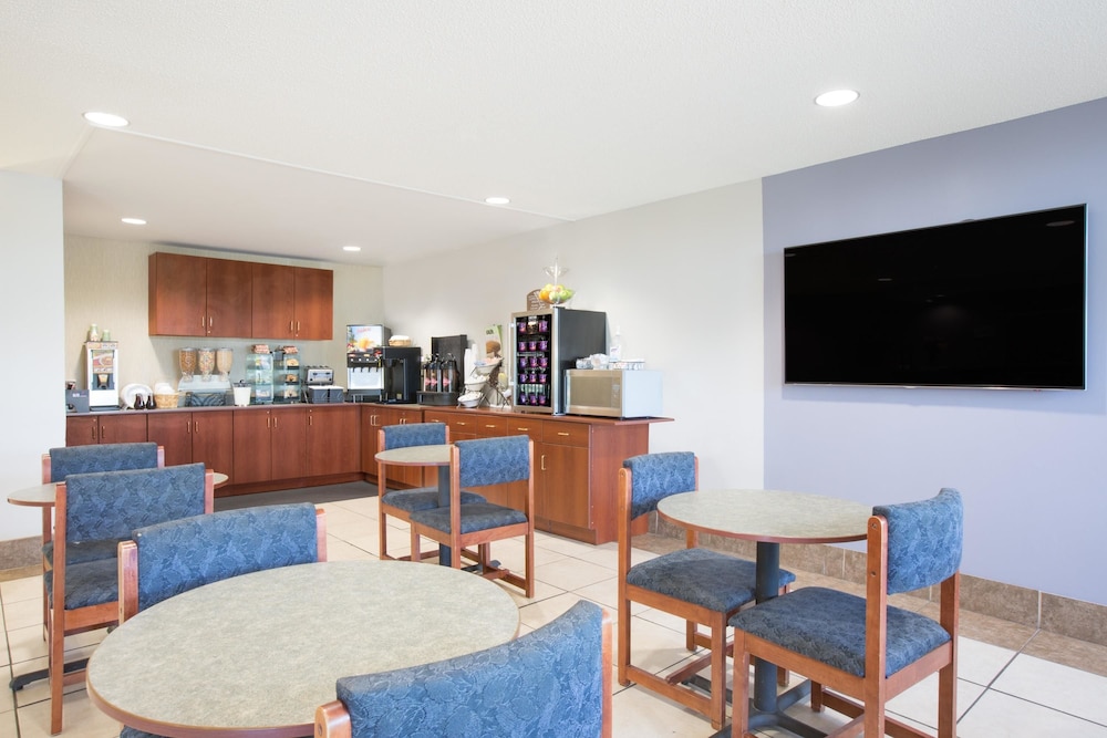 Microtel Inn And Suites Gardendale 17/33