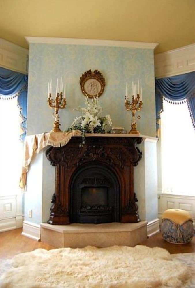 Alexander Mansion Historic Bed and Breakfast 7/48