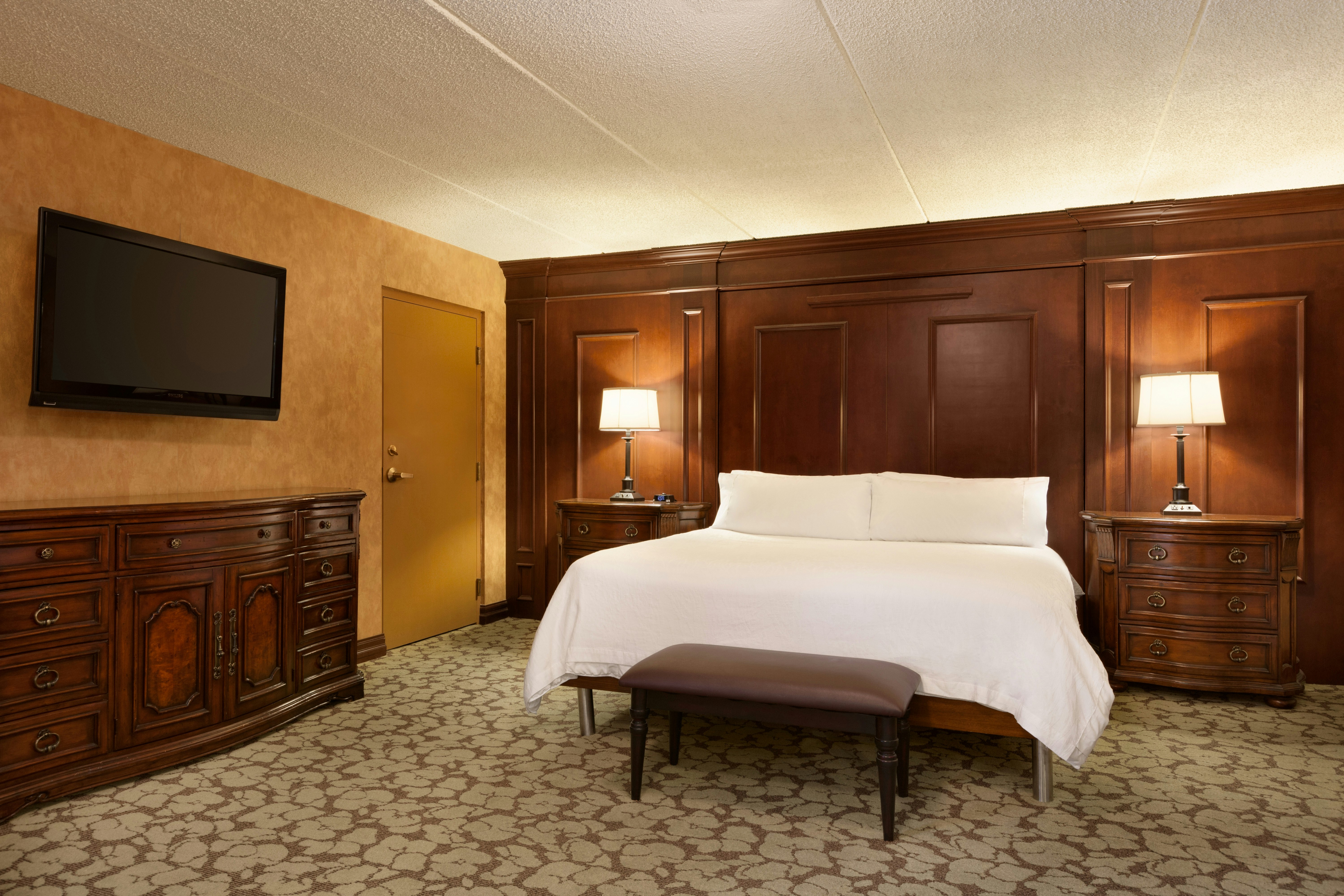 Windsor, Suite, King Bed, Living Area