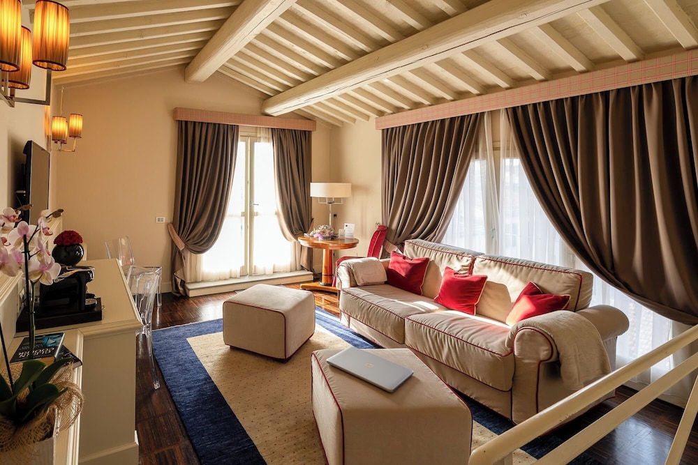 Hotel Patria Pistoia 38/50
