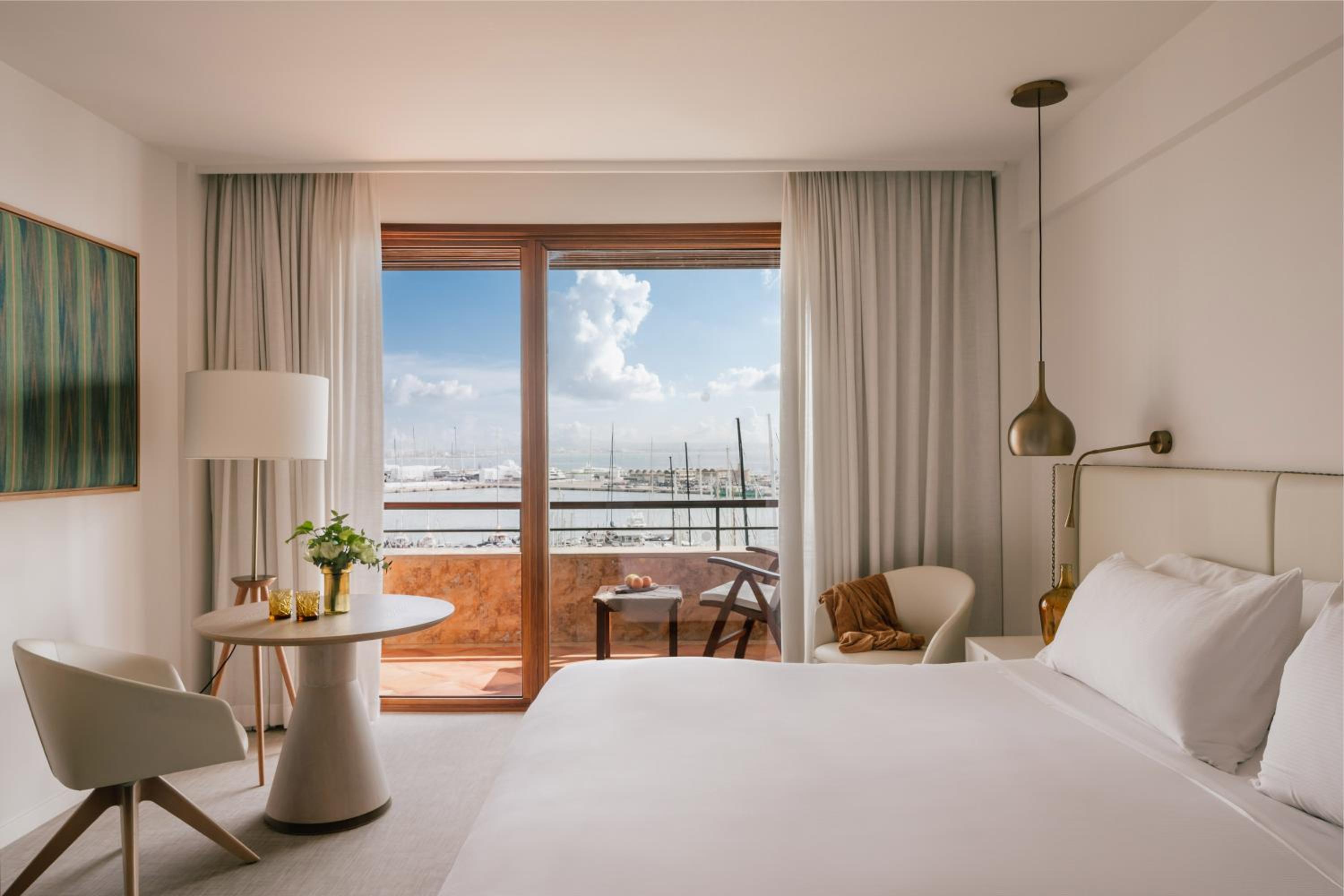 Red Level, Master, Suite, Single Bed, Sea and Cathedral View