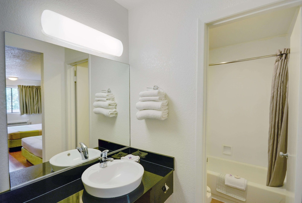 Motel6 Baytown, TX - Baytown East 30/63