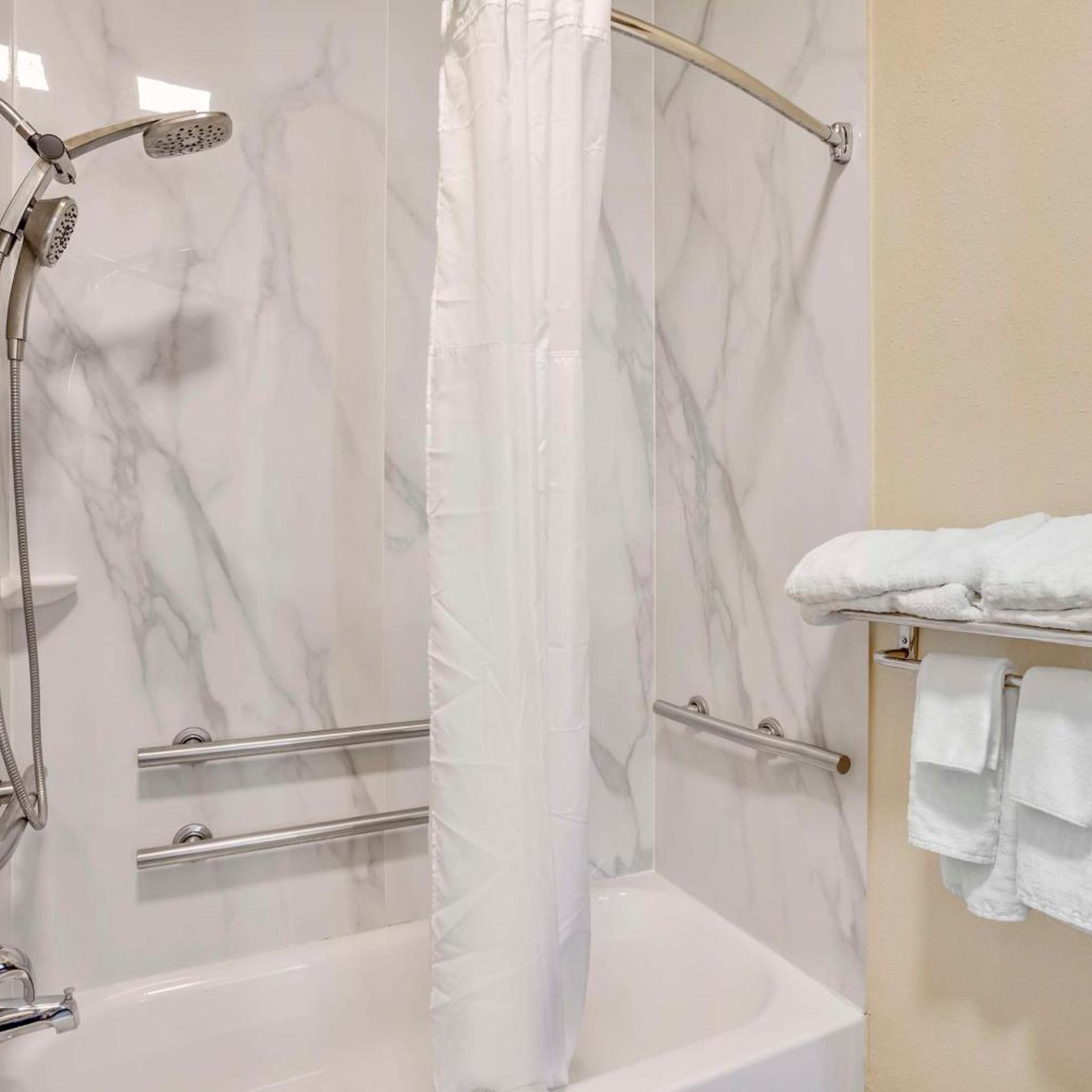 غرفة بسرير كينج بجاكوزي، Best Western Carlisle 6/8