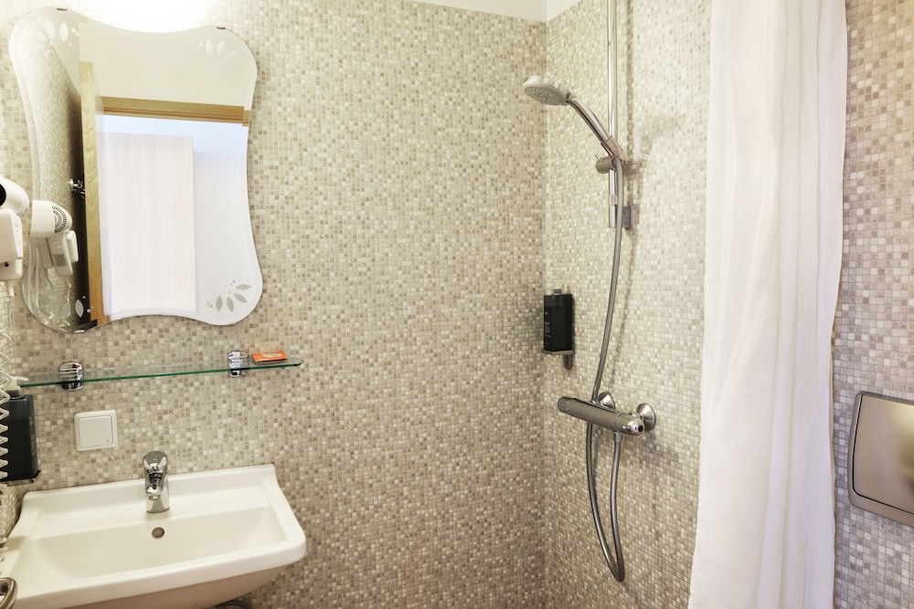 غرفة قياسية بسرير كوين، Fosshotel Lind 9/10