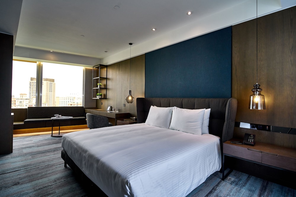 HARBOUR 10 HOTEL 25/69