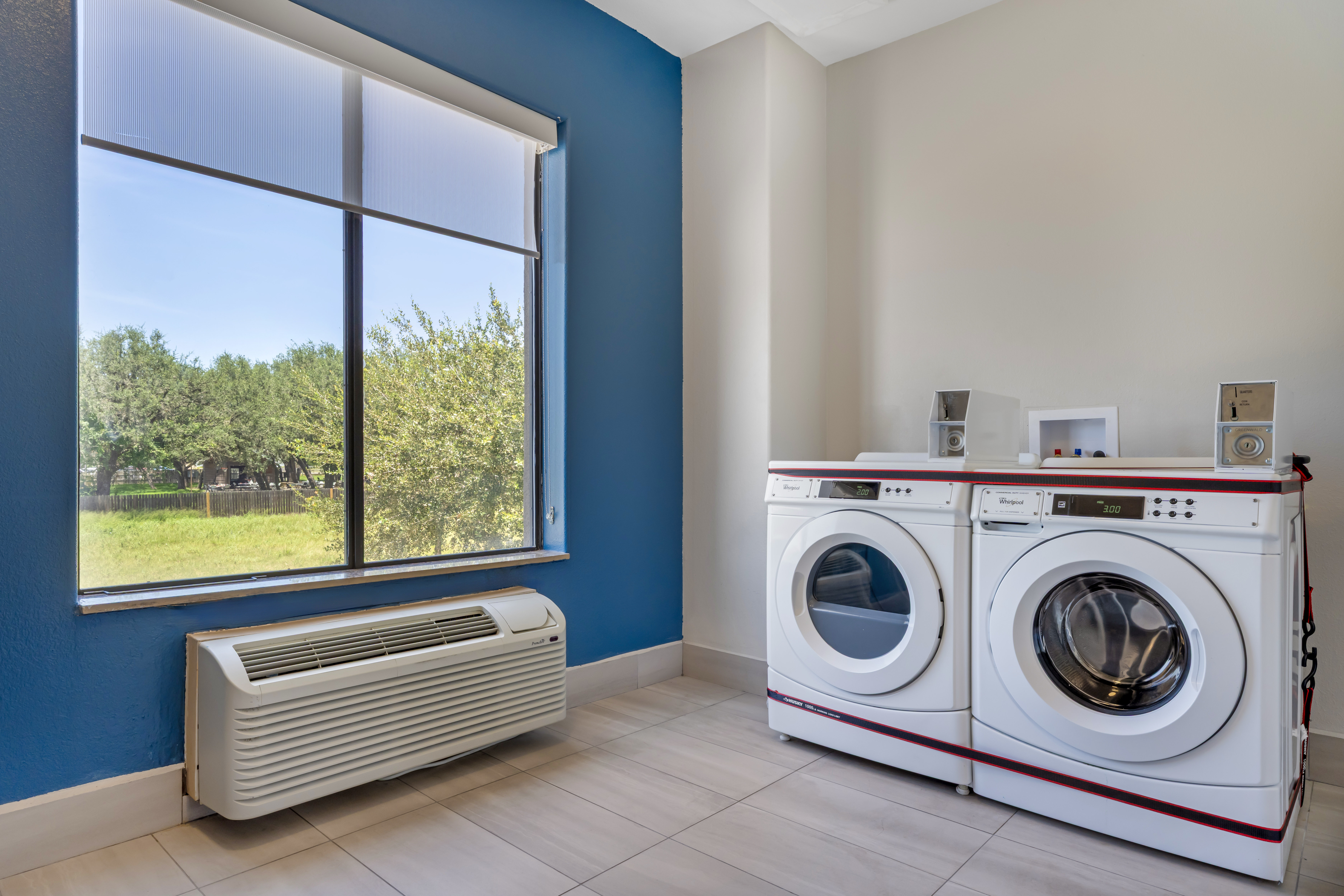 Holiday Inn Express Suites Beeville 19/76