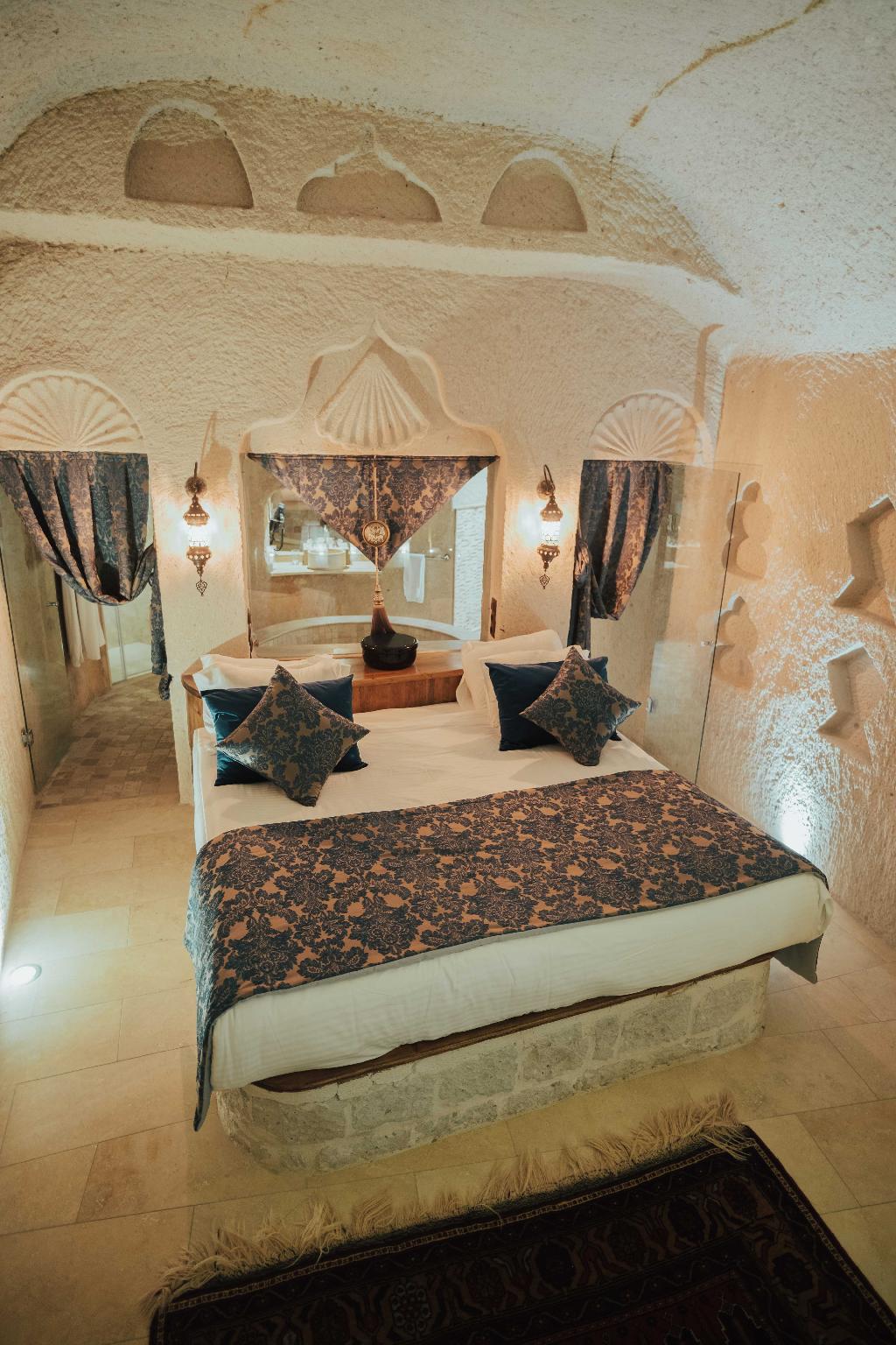 Super, Deluxe, Double Bed