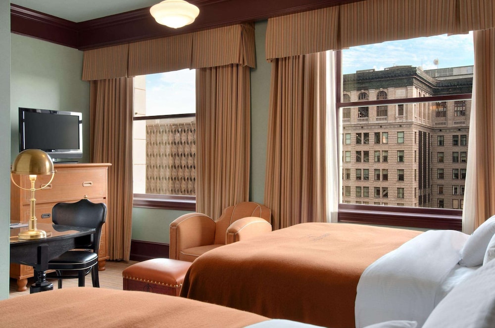 Arctic Club Hotel 12/50