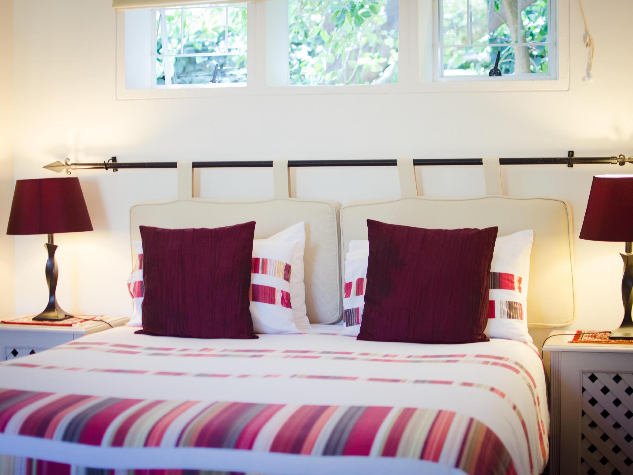 Garden, Queen Bed